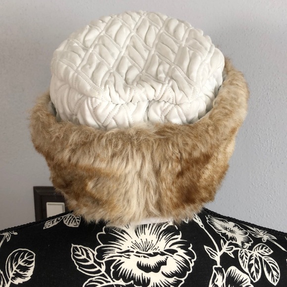 Faux fur hat - Picture 2 of 3